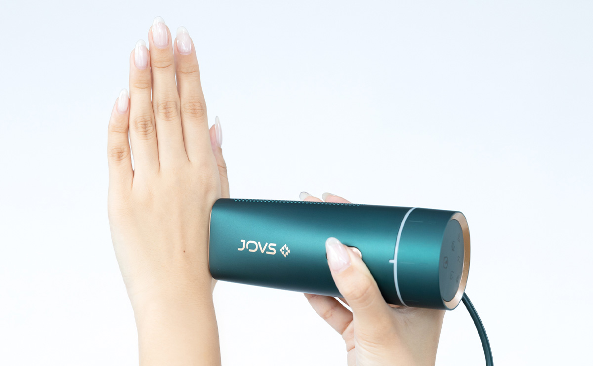 JOVS Doraは取り回しの軽さとテンポのよい照射が魅力の家庭用脱毛器